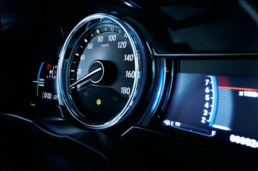 Панель приборов Honda Grace Hybrid 2017 года  (фото 2 из 11)
